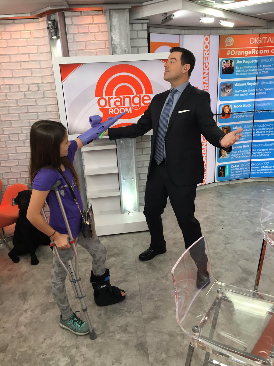 bhaviland's tweet image. Jordan showed off her glitter-shooting prosthetic arm in the #OrangeRoom #ProjectUnicorn @bornjustright 🦄