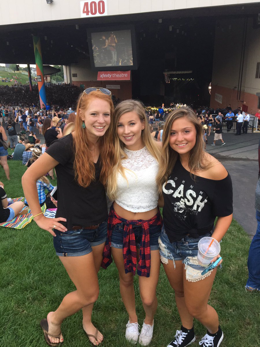 KaylaGiuggio's tweet photo. Happy birthday laur love you so much hope you have a great day!!❤️💕 @laurenngauvine https://t.co/VcikyHk5ON