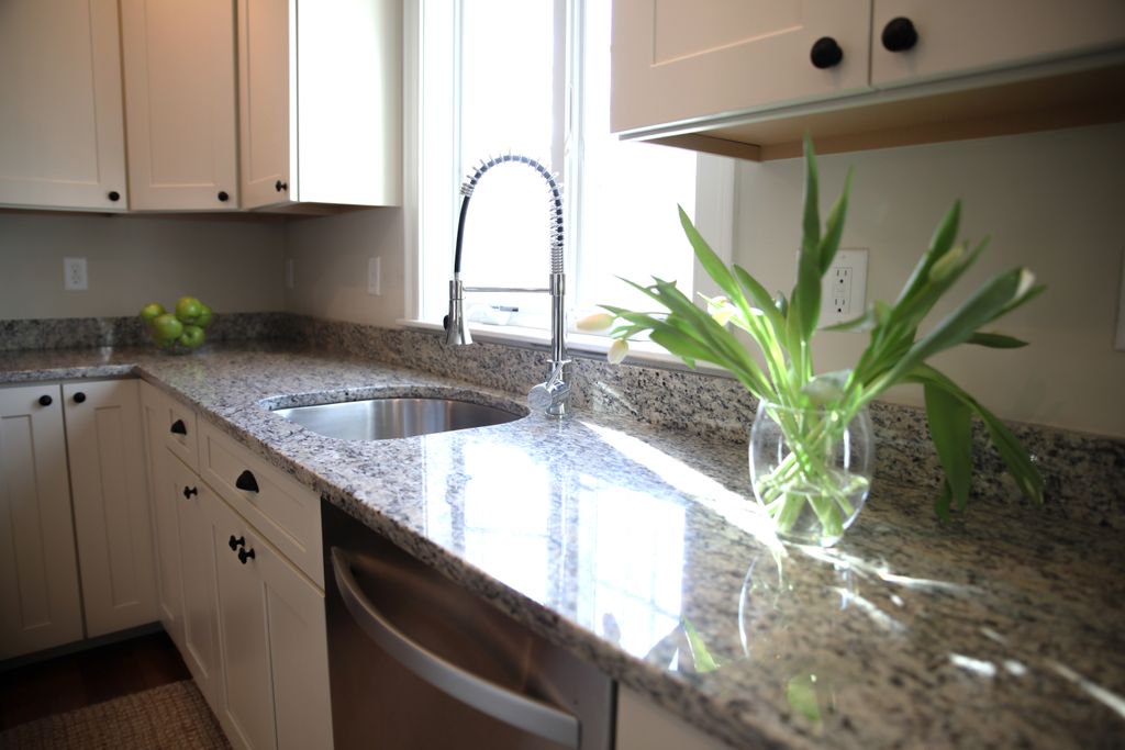 seashorehomescc's tweet photo. A Seashore Homes Custom Kitchen in the warm #Spring light!

#customhome #capecodhomebuilder #capecodrealestate #kitchendesign #kitchens https://t.co/9ruvfT5wY5
