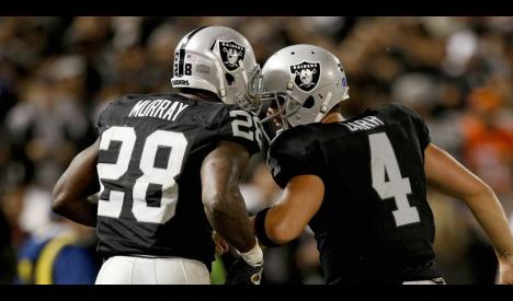 Latavius Murray wishes Derek Carr a happy birthday on message   
