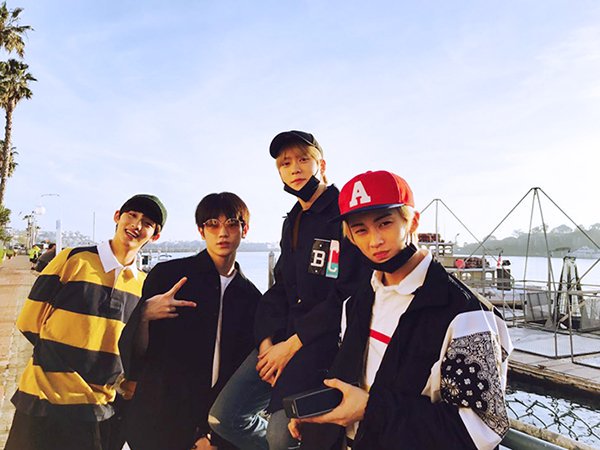 NCT_ITALIA_'s tweet photo. [VYRL UPDATE] Scatti durante la sosta a L.A.
 #kconmexico2017 https://t.co/vIkwux9Bo2