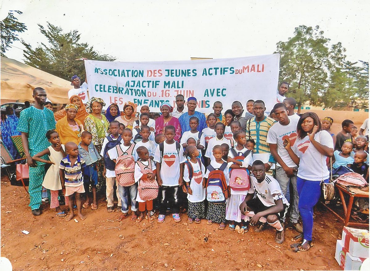 AjactisMali's tweet photo. #WhatsYourStory help poors #children to go to school in #Mali https://t.co/TiOHF7jNYc