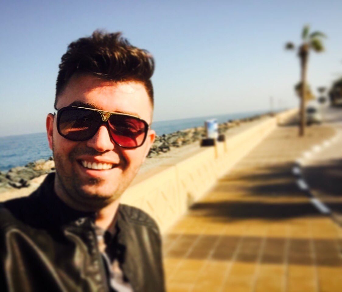 romeoo77's tweet photo. Özür dilerim hanfendi adres soracaktım da...
Hoşunuza nerden gidebilirim? 😎😅 https://t.co/XAV666DO6V