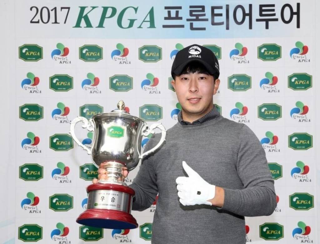 KoreanGolfNews's tweet photo. Congrats Mingyu Kim, the first winner on 2017 KPGA Frontier Tour. 👍⛳ #koreangolfnews #kpgatour #frontiertour #golf… https://t.co/jWwEN7jJOI https://t.co/azXtVX1sQg