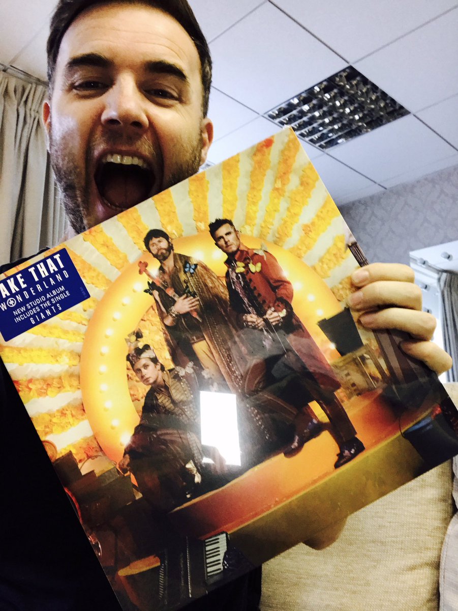 GaryBarlow's tweet photo. YES !!!!!! #oldschool #socool https://t.co/bsIJEKUXAq