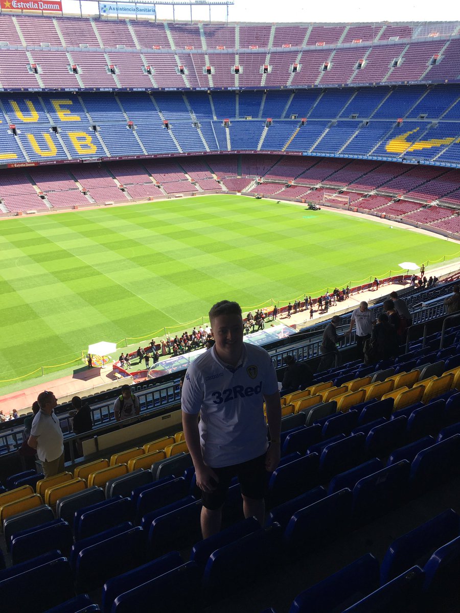 TomDoughty10's tweet photo. Great day @FCBarcelona but there's only one club in my heart @LUFC @roofe39 @PJansson5 #lufc #ALAW https://t.co/yMgqAqSMsW