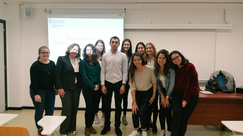 CarreresEcoEmUB's tweet photo. Masterclass per formentar la capacitat de presentació en situació de #networkinginaction https://t.co/7gBq9rwrud