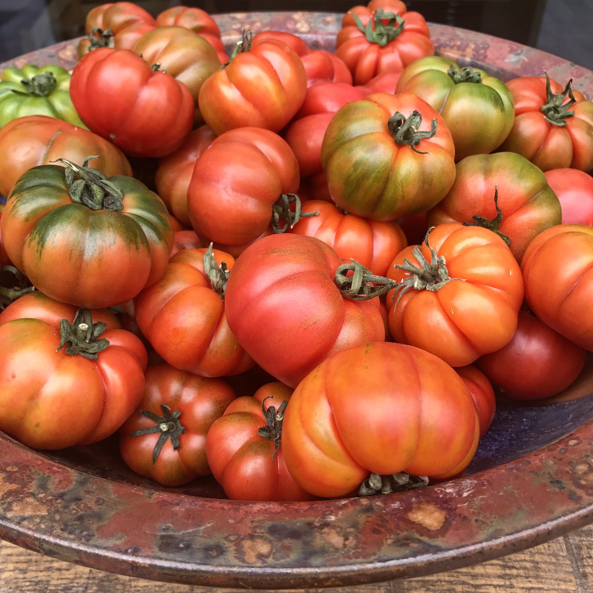 Marinda tomatoes looking just peachy <a href="/Natoora/">Natoora</a> Sloane Square today