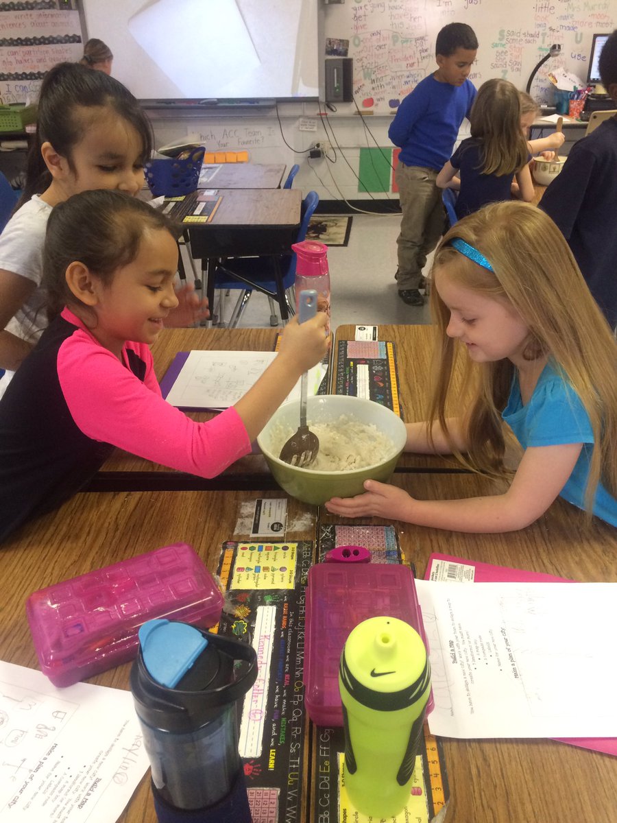 MurraysMonkeys's tweet photo. Making play doh so we can make landform maps! @aolets_go https://t.co/aNvXNqAsEk
