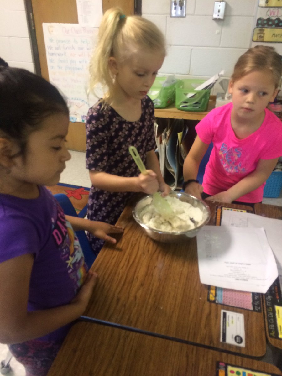 MurraysMonkeys's tweet photo. Making play doh so we can make landform maps! @aolets_go https://t.co/aNvXNqAsEk