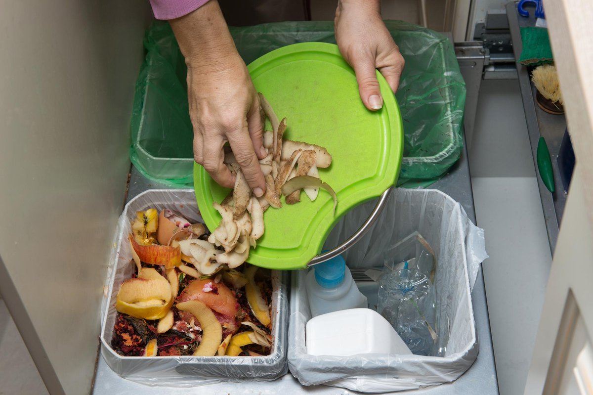 Aramark's tweet photo. Proud to be recognized by @EPA &amp; @USDA as a Food Loss &amp; Waste Champion for our commitment to reduce 50% by 2030.  https://t.co/lqDN1oDv7l https://t.co/NtqaIhK18O