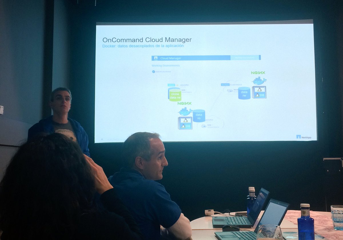 clemenssiebler's tweet image. @NetApp_es showing how we can fail over a #dockerized app with data from AWS to Azure to On-premise #datafabric