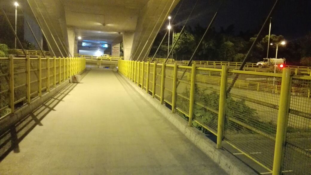 Emvarias's tweet image. Detalladamente, lavamos puentes principales de nuestra ciudad. Movilidad segura y limpia para vos. Anoche trabajamos en el de La Aguacatala.