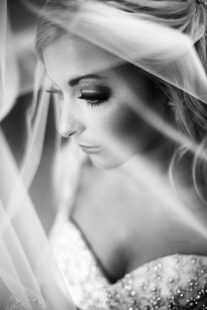 SmittenChickens's tweet photo. Dani's dramatic veil was a gorgeous addition to her wedding outfit. 

#SmittenChickensWeddings #SmittenChickensBrides #wowwomenwednesday https://t.co/5qZ2npsTbd
