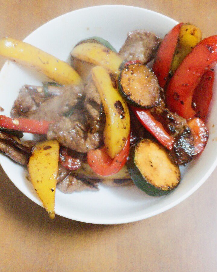 qossofficial's tweet photo. Tonight's dinner is Chinese style beef and vegetable stir fry with sesame sauce. 
#AlexCooks
#AlexDoesntCleanThough https://t.co/7l8C5wG1WX