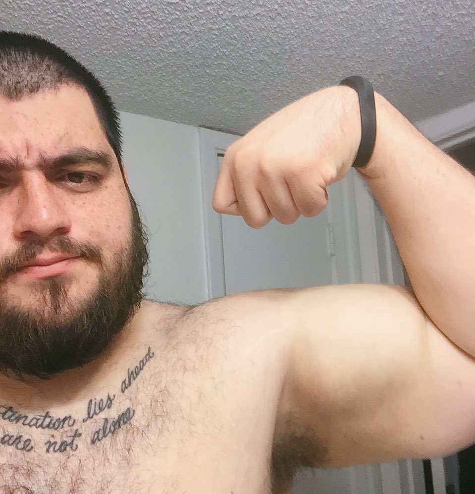 Krashy's tweet image. Forgive me. Just happy to start seeing definition in my arm. Still have a lot of fat to lose but starting to look nice.