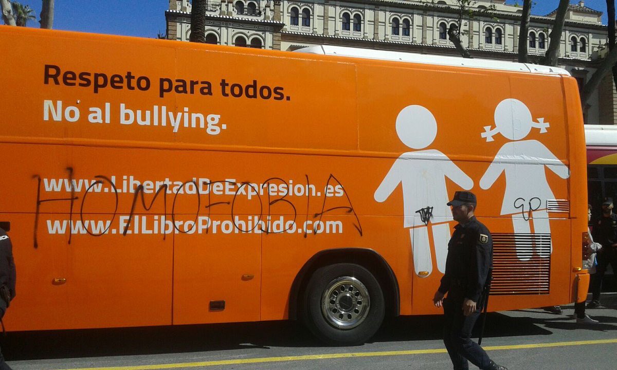 Movimiento41's tweet photo. La Juventud Antifascista sevillana le hemos plantado cara al autobús transfobo de Hazte oír . 
SEVILLA SERÁ LA TUMBA DEL FASCISMO. https://t.co/A77Df67Qea