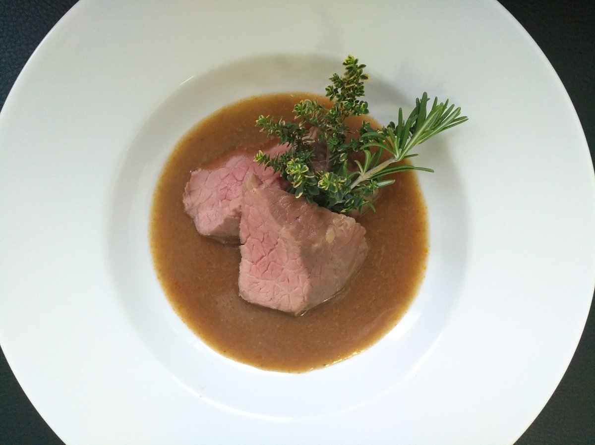 MiFra80's tweet image. Sous Vide gegartes Kalbstafelspitz mit dem Roner Clip #ronerclip #sousvide #Taurus #AfGBerlinGmbH #garen #Kalb #Kalbstafelspitz #wasserbad
