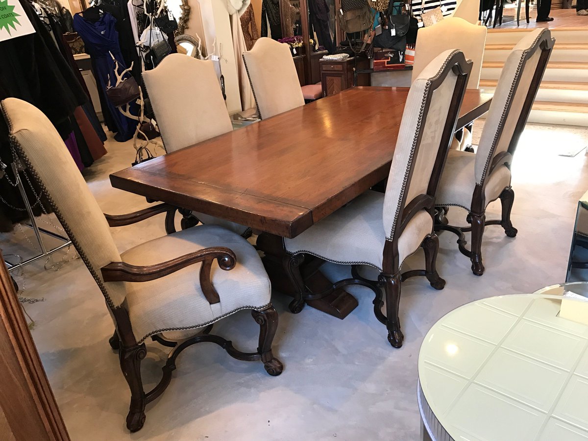 DesignConsignNJ's tweet photo. Zimmerman Dining Set
Cherry Double Pedestal Table
44" x 84"  w/ 2, 20" Leaves
$2,900.00

Thomasville Chairs
2 arm, 4 side
$1,900.00 https://t.co/VbocukwihS