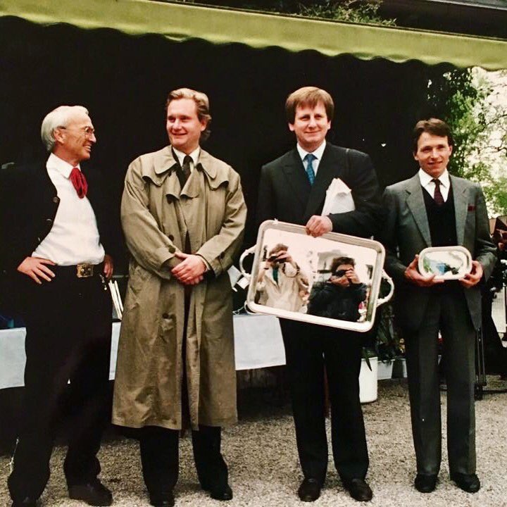 GaloppMuenchen's tweet photo. Aus dem Archiv:
Vor 26 Jahren gewann Weltklasse Jockey STEVE CAUTHEN (über 2.700 Gesamtsiege) den großen Hertie-Preis von Deutschland! https://t.co/UGMp2rtynw