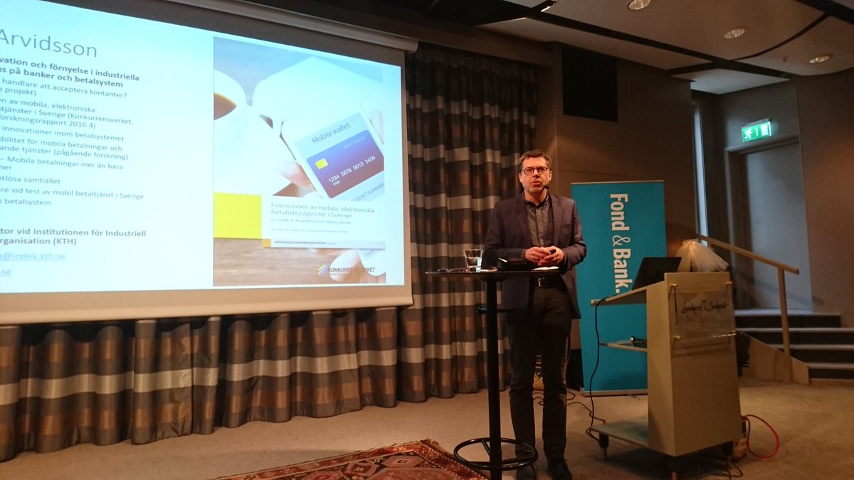 JohanSandmark's tweet photo. Det intressanta med blockchain är decentralisering. Niklas Arvidsson från KTH delar med sig under #fondochbank https://t.co/df1WP8uRX7