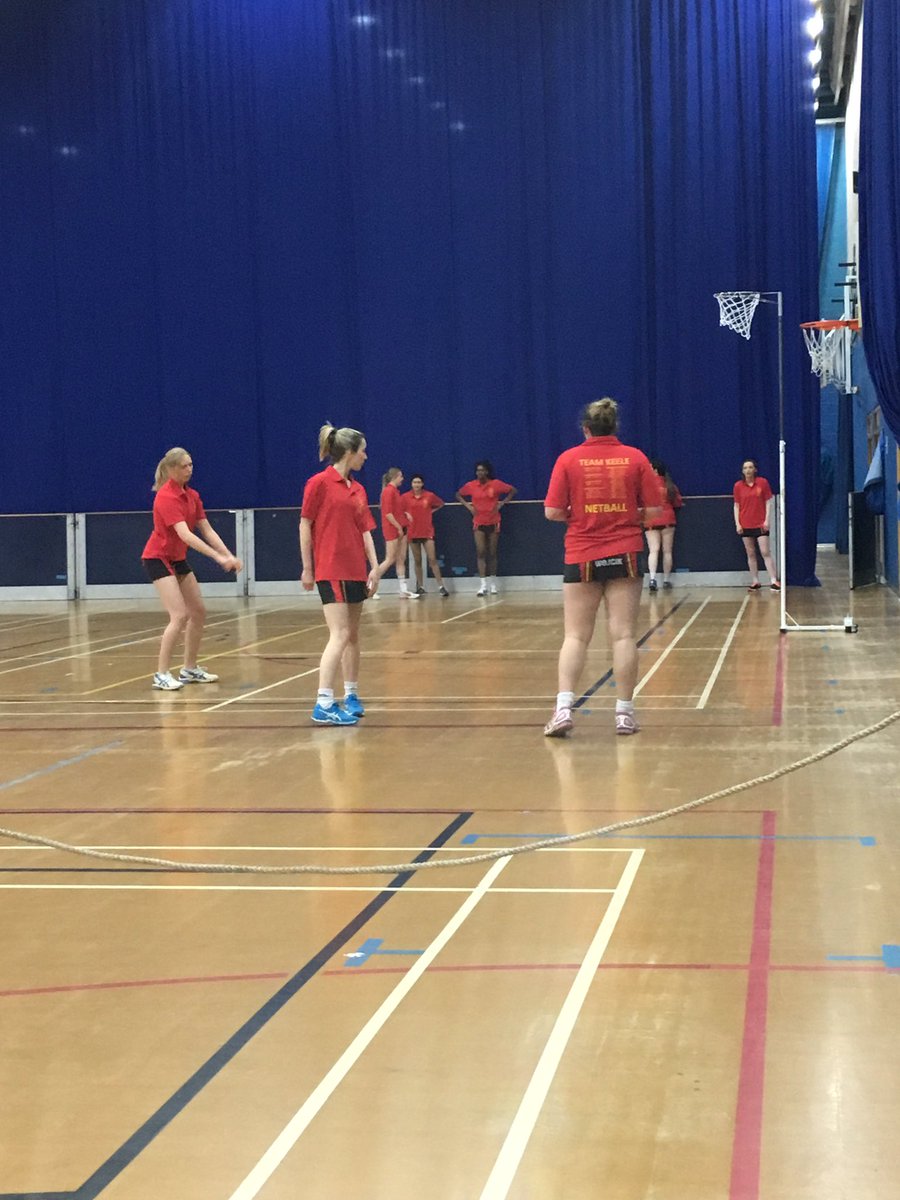 @keele_netball are warming themselves up ready for their Varsity match! Good luck!