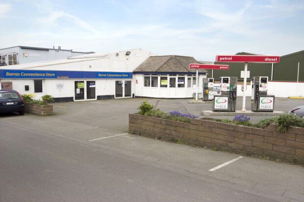 guernseypropapp's tweet photo. Need space for 15 vehicles? Or fancy a go at running a Petrol station? https://t.co/JLVBLiJjfB