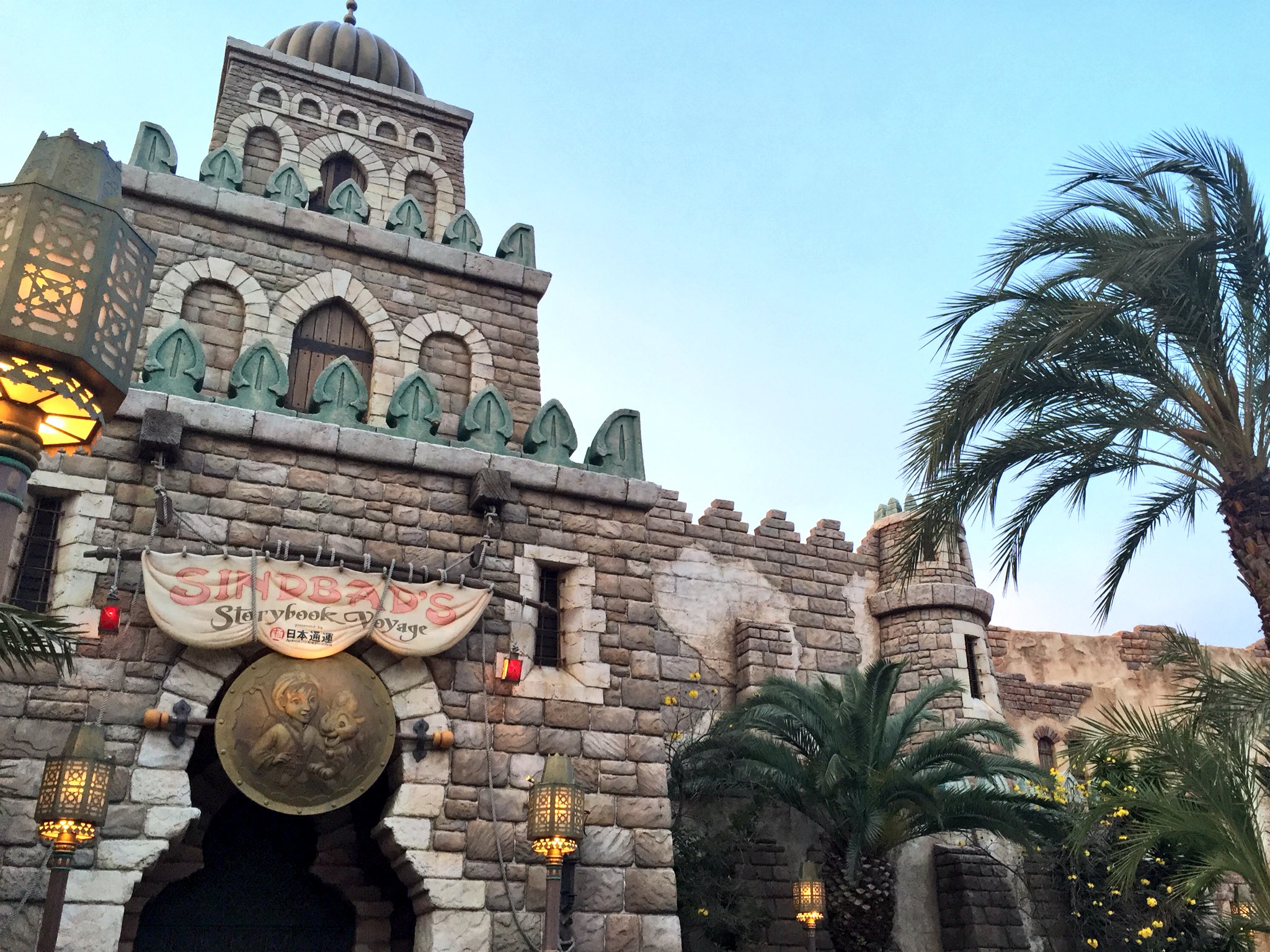五井ヒロト 東京ディズニーリゾートの景色342 本日 シンドバッド ストーリーブック ヴォヤッジのオープン日で 10周年をむかえました このアトラクションで流れている曲 コンパス オブ ユア ハート は 映画 美女と野獣 などでアカデミー