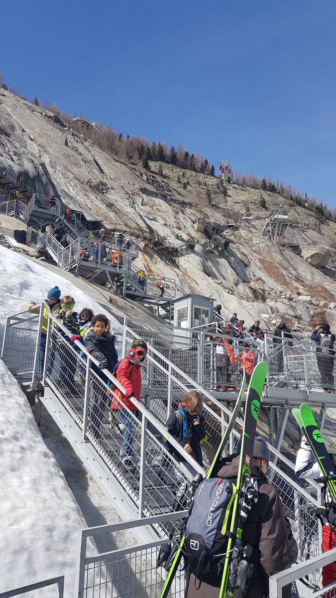 BDChristian73's tweet photo. Just done 420 steps down and back @ mer de glace stunning views beautiful ice cave
#chamonix2017
#chafynski2017 https://t.co/yoEQC8bWMl