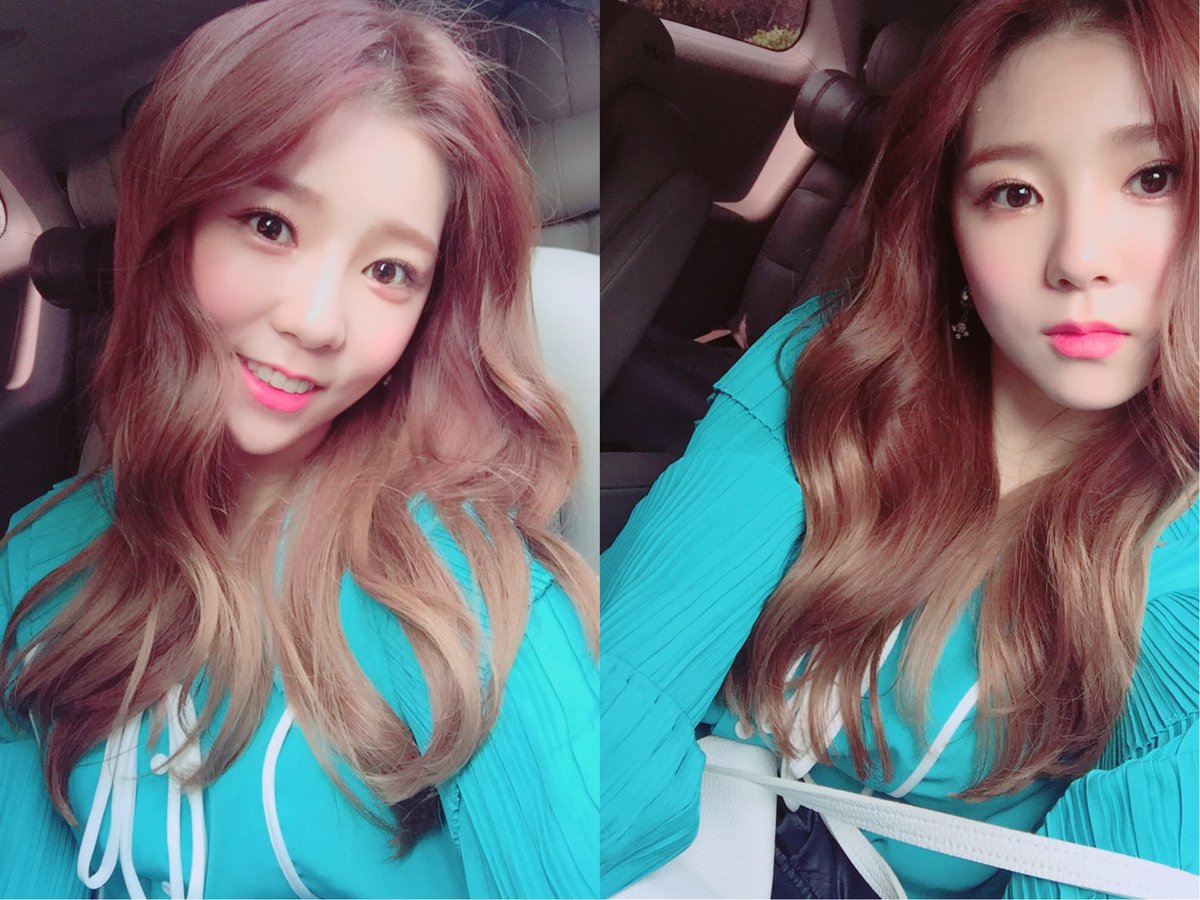 HelloVenusSnaps's tweet photo. [HELLO VENUS WEIBO] chHELLOVENUS: 2017 SFW～穿着天蓝色漂亮的衣服回来啦❤ 适合我吗?👀- #序英# #HelloV... https://t.co/LFA7Pdoma3 #kpopsnaps https://t.co/0X3AOxCBN3