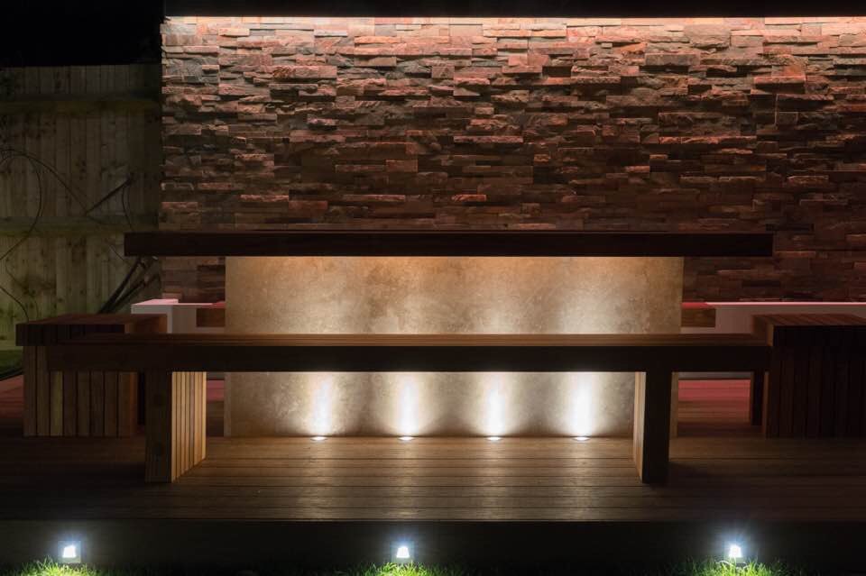 CollingwoodDE's tweet photo. Bilder von unserem #Elektriker - Sitzbereich mit Wasserfall im Garten #LED #CollingwoodDE #Terrasse #Bodeneinbaustrahler #Streifen https://t.co/cUyO26ZqvE