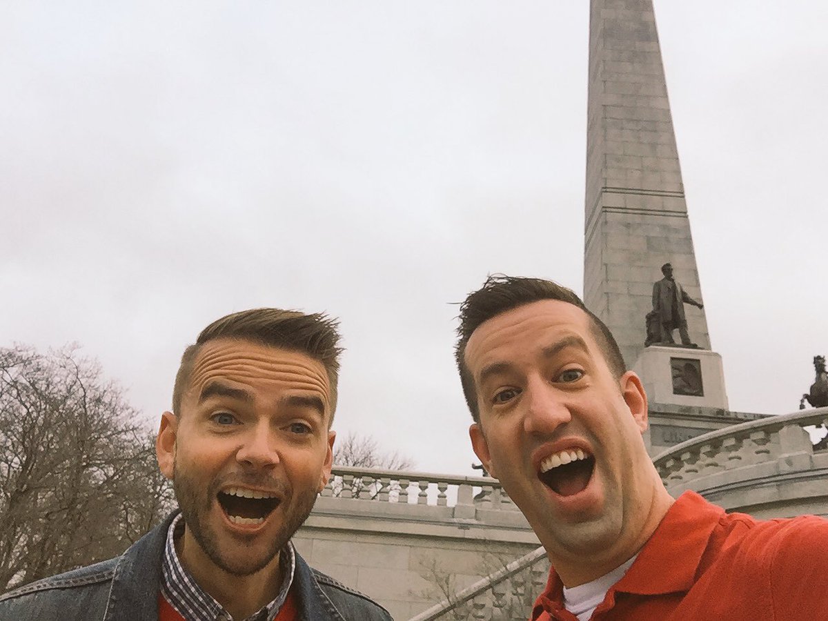 When you're taking your new boss on a #D147Adventure you've got an obligation to see Lincoln's Tomb before visits! #4storesand7FACEsago
