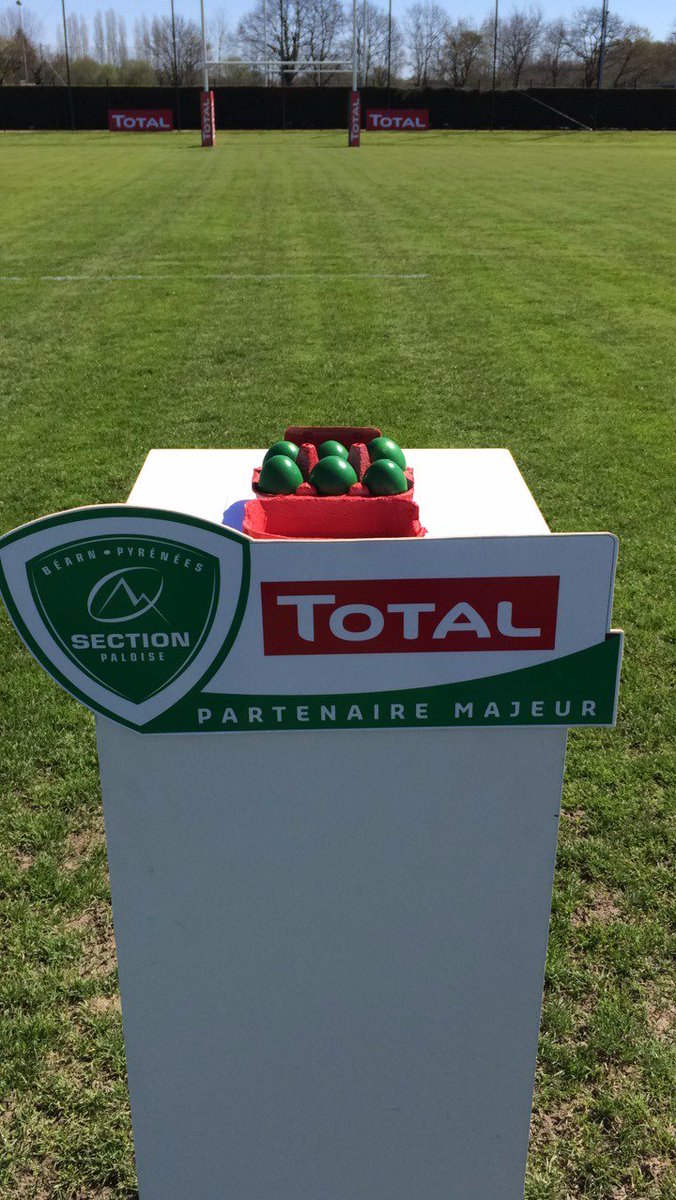 HavasPlay_FR's tweet photo. Pendant que nos équipes sont en séminaire... quelques irréductibles restent sur le terrain pour la @SectionPaloise ! #TotalChallengers https://t.co/vv73kht2fH