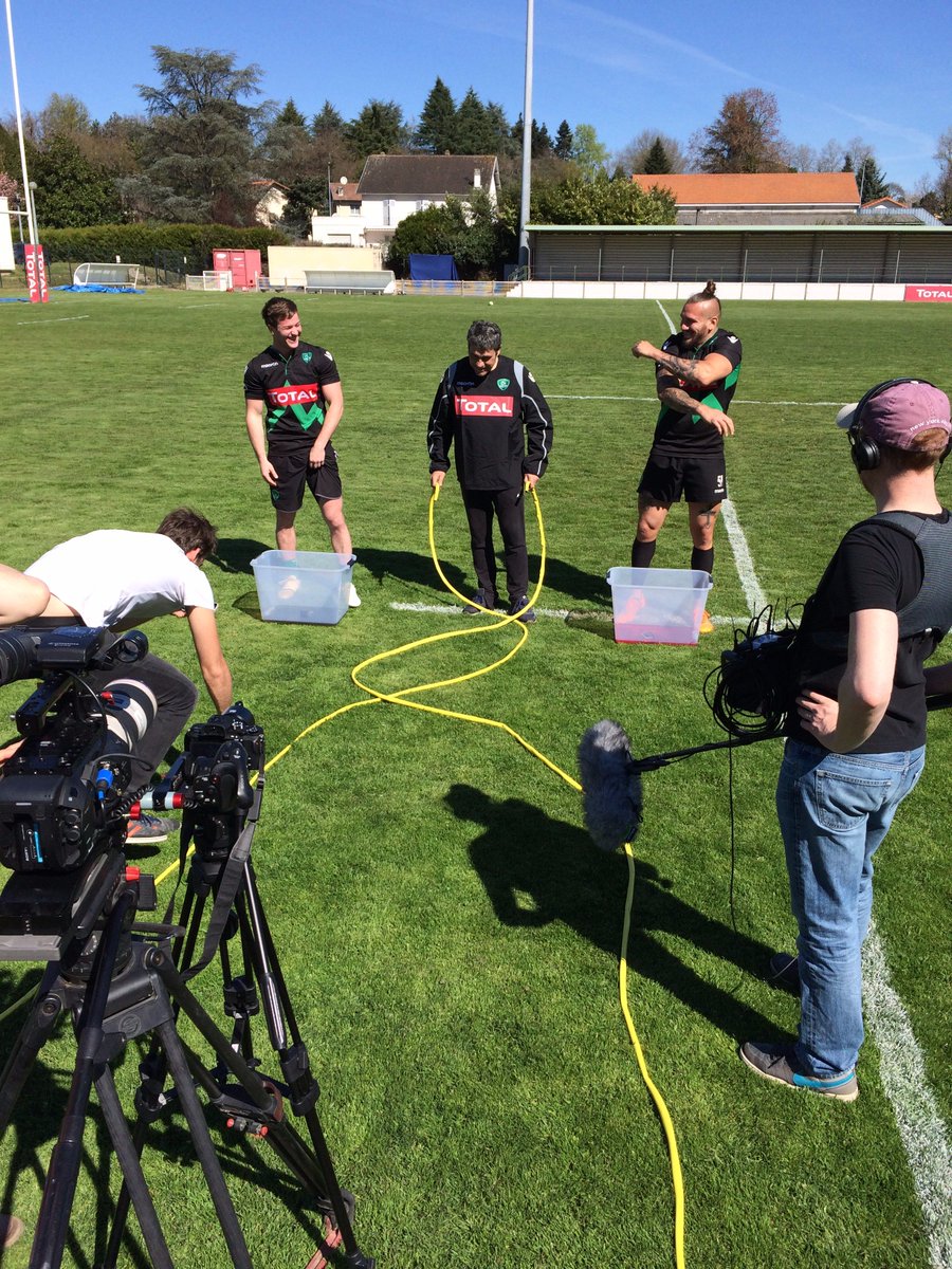 HavasPlay_FR's tweet photo. Pendant que nos équipes sont en séminaire... quelques irréductibles restent sur le terrain pour la @SectionPaloise ! #TotalChallengers https://t.co/vv73kht2fH