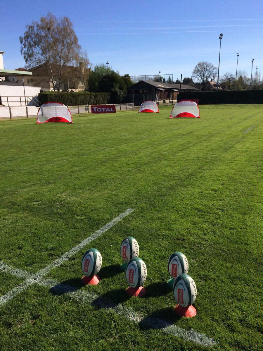 HavasPlay_FR's tweet photo. Pendant que nos équipes sont en séminaire... quelques irréductibles restent sur le terrain pour la @SectionPaloise ! #TotalChallengers https://t.co/vv73kht2fH