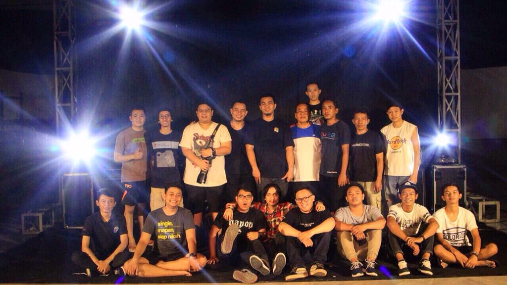 POLICE MILITIA tweet media