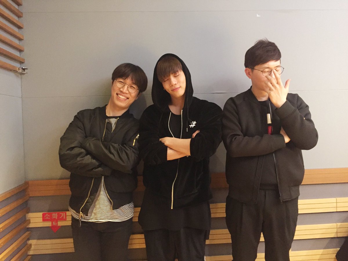 푸른밤 tweet media