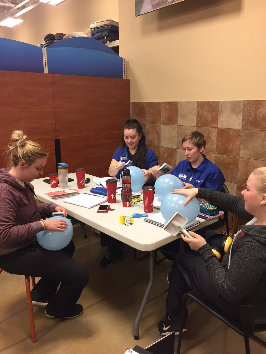 Some Day 8 fun and exercises before heading into the salon! @BrandenKennedy3 <a href="/ThatJenKelly/">Jennifer Kelly</a> <a href="/robsmithbluejay/">Rob Smith</a> <a href="/JPinera_QE/">Jessica Pinera</a> #academyrocks