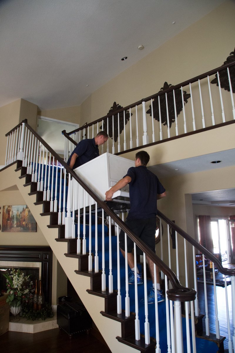 BHTransfer's tweet image. Moving an appliance? No problem! Even if it's located on the second floor of your house, Beverly Hills Transfer &amp;amp; Storage has you covered.