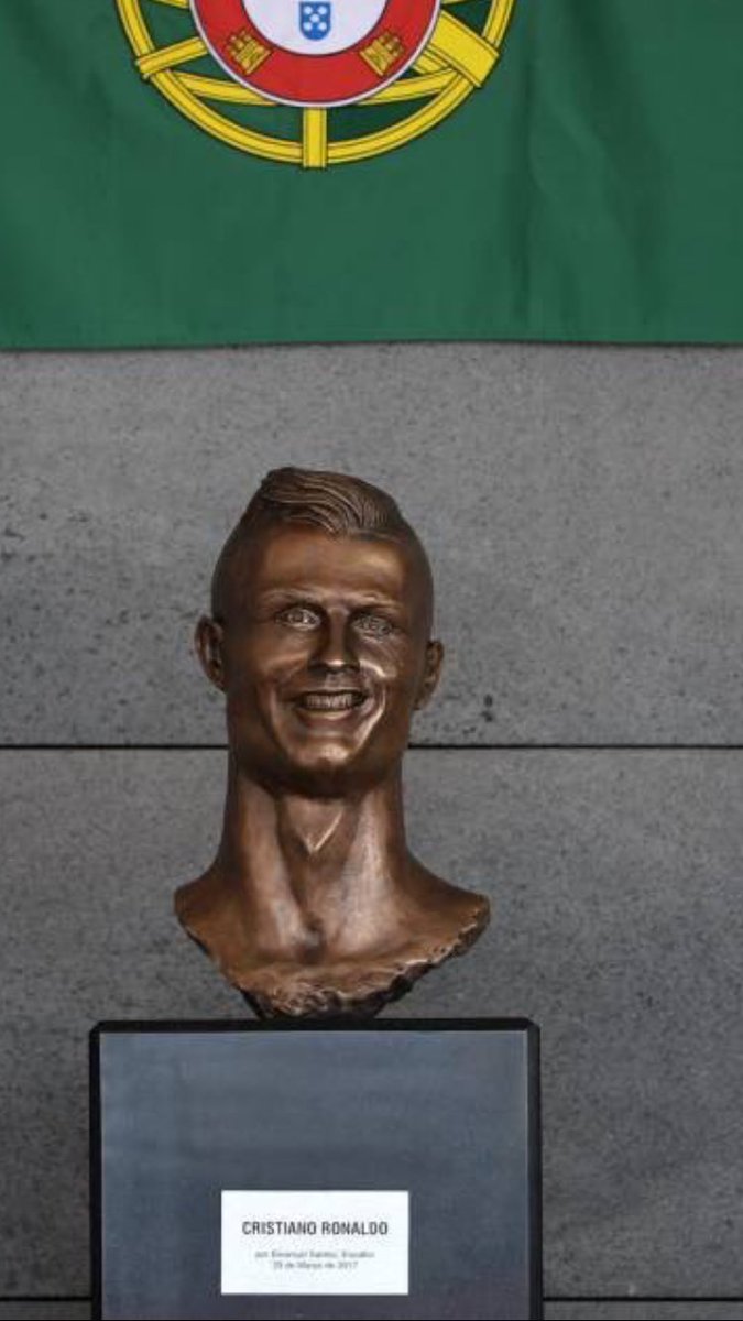 OfficiallyFoot's tweet photo. Cristiano Ronaldo has a statue unveiled at the new "Cristiano Ronaldo Airport" in Madeira 

Safe to say that the statue is bloody awful https://t.co/JE9tJ5SwkA