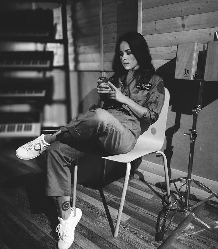 inna_ro's tweet photo. Studio today! Kissesss ❤💋 https://t.co/xRqpujUvja