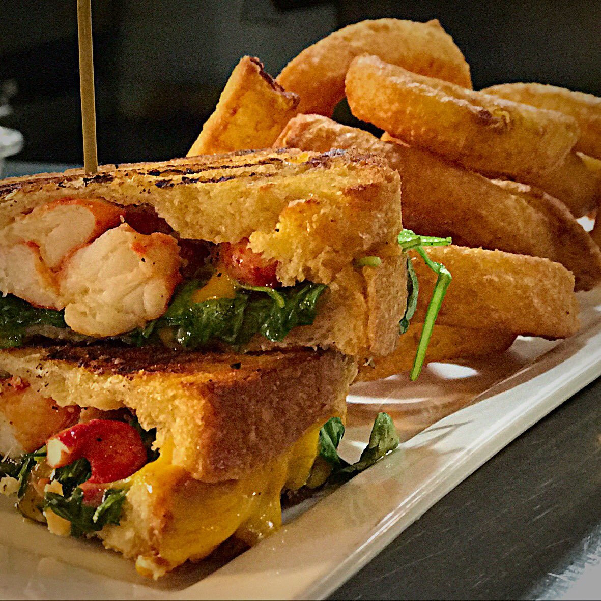 WatsonsCafe's tweet photo. #HotOffThePress
Maine-iac Melt - Lobster meat pressed between grilled sour dough with mayo, arugula, Swiss &amp; cheddar cheese 😀#lunch #foodie https://t.co/rkOw8ovUnu