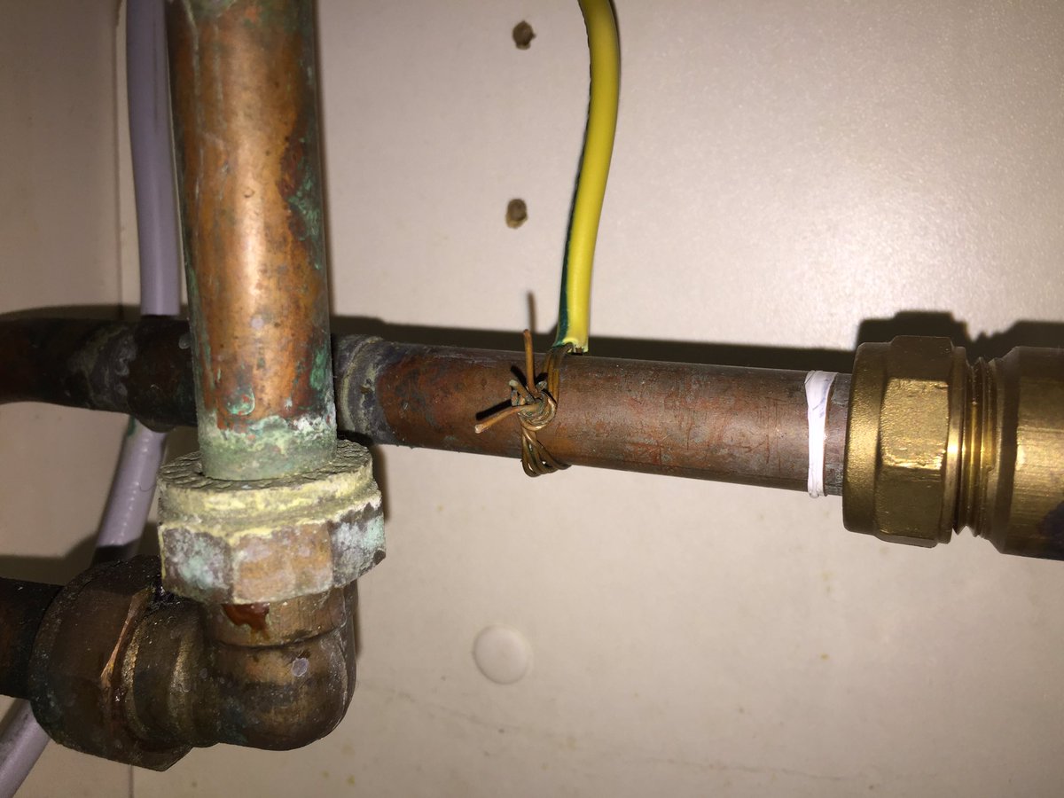 ArtElectrics's tweet photo. How about this for a main Earth bond?! #eicrfinds #electricalfails https://t.co/DT0W8Mwj0r