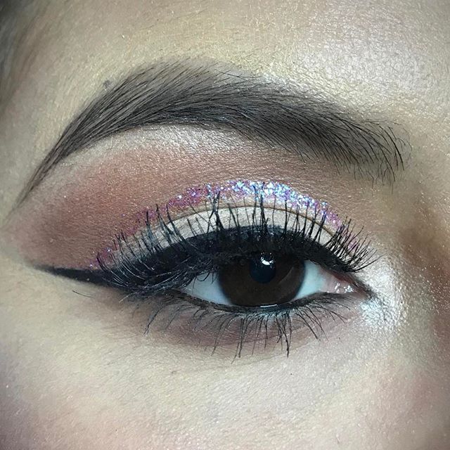 onfleekstudio's tweet photo. Glitter Cut Crease, tutorial on Instagram. 

#onfleek #onfleekstudio https://t.co/rvfJnjcuCA