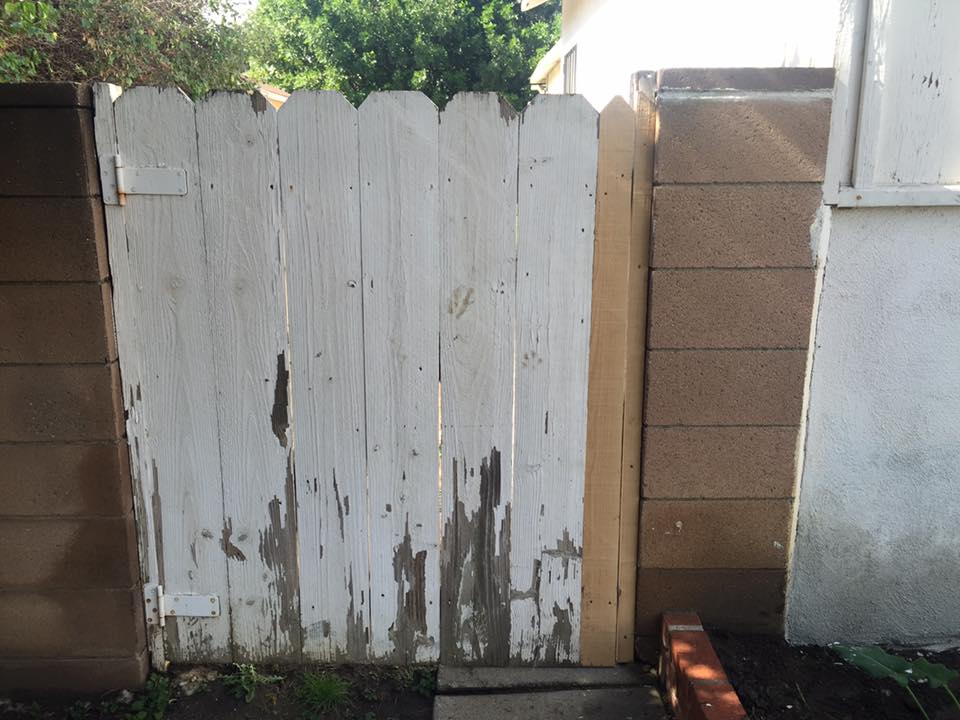 CaliGreenLife's tweet photo. Does your gate look something like this? Real before picture from a recent #paint job in #Reseda. #FreeQuote: https://t.co/08gIdDMpr6 https://t.co/LTxzimCm55