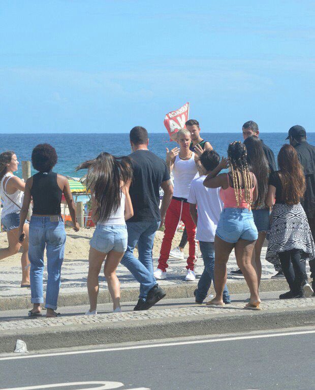 janielsonfarias's tweet photo. pq eu nao moro no rio de janeiro senhor me pergunto ate hj #PurposeTourRioDeJaneiro https://t.co/N99qqLhpLU