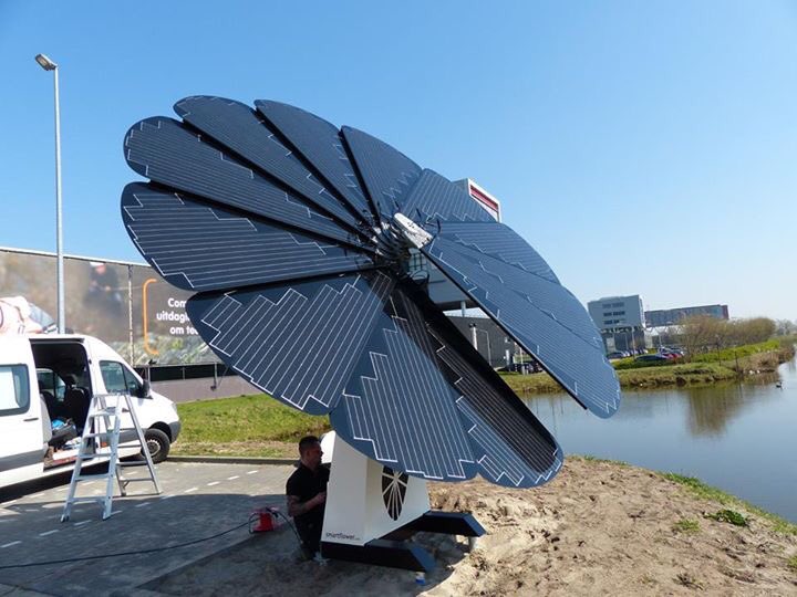 Solarsystemen's tweet photo. Gisteren een #smartflower geïnstalleerd in Veenendaal. https://t.co/sQOeS4sLFO