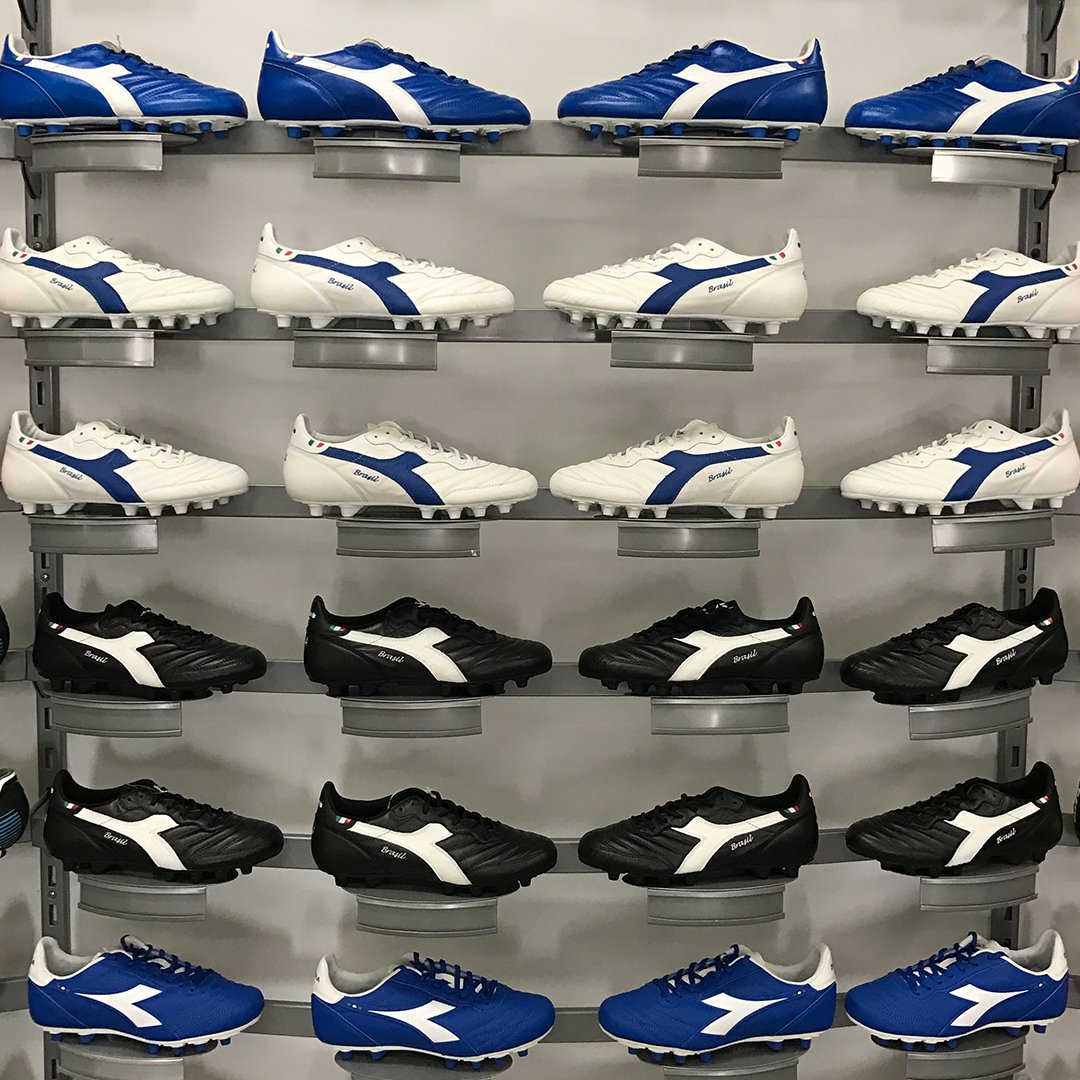 DiadoraCanada's tweet photo. Which Diadora Brasil Italy Soccer shoes would you pick ?
@DiadoraDaily @Diadoraofficial #soccercanada #soccershoes #diadora #diadorasoccer https://t.co/xlAhDlpAyO