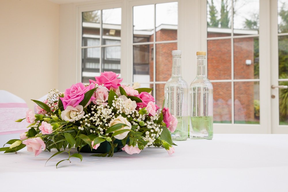 LegacyRoseCrown's tweet photo. These new shots of a #spring #wedding arrangement in our new Orangery are perfect #weddinginspiration 😍 https://t.co/GVA17tYvMp