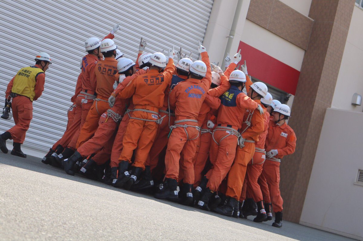 hiiroyan's tweet photo. 3月28日で大阪府立消防学校を終業しました。今までで一番しんどかったし苦しかった半年。死ぬほど充実しておもろかった半年。理想の消防士に半歩だけ近づけた。一生の宝物になる仲間に出会えた。みんな大好き、誰にも負けへん。こっからが勝負やし沢山の人を助ける。誰も死なせへん。 https://t.co/cELFpB9YbI